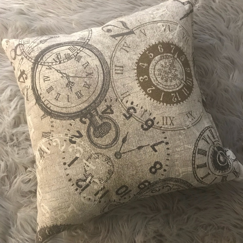Decorative Pillows - 4 pillows for $20. STEAL ✨
